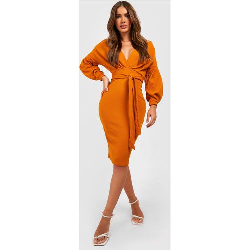 Vestito midi a incrocio con spalle scoperte - boohoo - Modalova