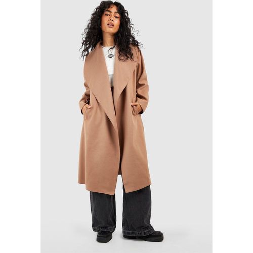 Cappotto a cascata con cintura - boohoo - Modalova