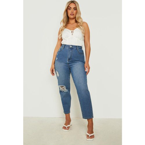 Jeans alla caviglia Plus Size a vita alta con strappi sul ginocchio - boohoo - Modalova