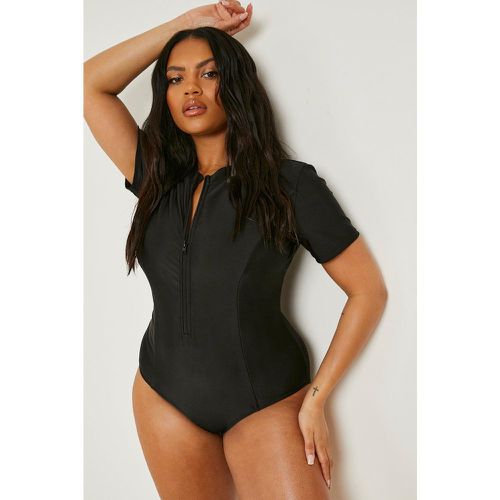 Costume intero Plus Size Rash Guard con zip - boohoo - Modalova