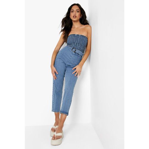 Tuta intera a fascia in denim increspata sul busto con cintura - boohoo - Modalova