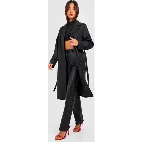 Cappotto Trench Petite Premium in pelle sintetica - boohoo - Modalova