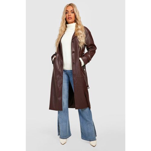 Cappotto Trench Plus Size in PU sintetico - boohoo - Modalova