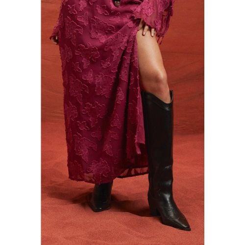 Botas Camperas Estilo Western De Cuero Sintético Por La Rodilla Con Tacón - boohoo - Modalova