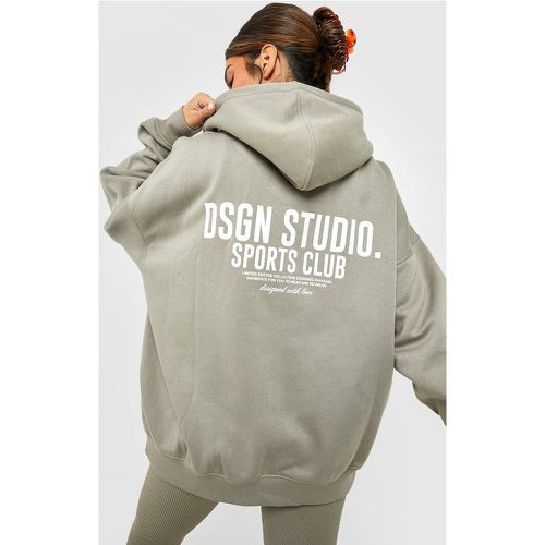 Felpa oversize con slogan Dsgn Studio Sports Club e cappuccio - boohoo - Modalova