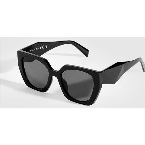 Gafas De Sol Oversize Angulares Negras - boohoo - Modalova