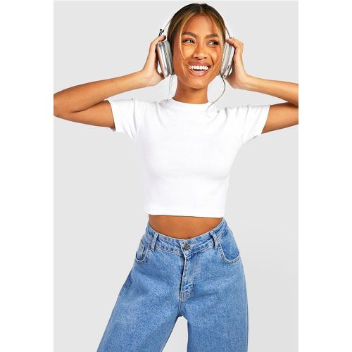 Crop top a girocollo Basic a coste a maniche corte - boohoo - Modalova