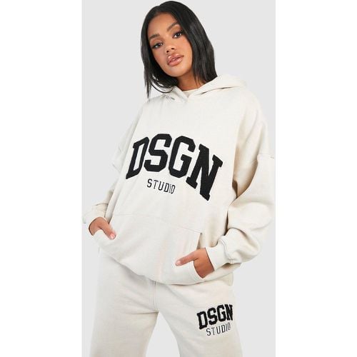 Felpa oversize Dsgn Studio con applique in spugna e cappuccio - boohoo - Modalova