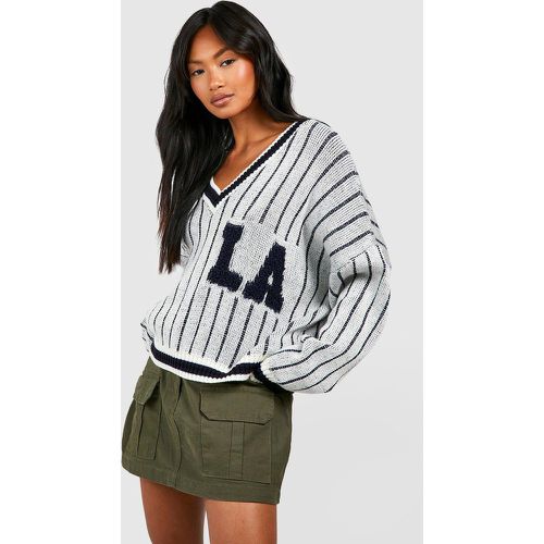 Jersey Crop De Punto En Ochos Con Emblema Universitario De La - boohoo - Modalova