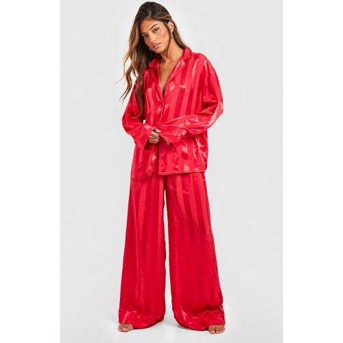 Pijama De Raso Premium Con Rayas Y Dos Bolsillos - boohoo - Modalova