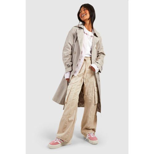 Cappotto Trench a doppiopetto con cintura - boohoo - Modalova