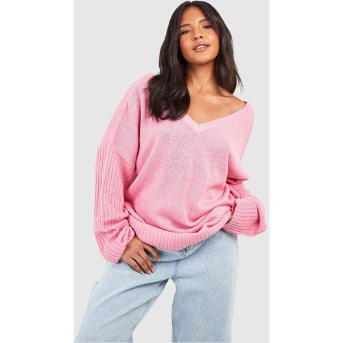 Maglione Plus Size oversize con scollo a V e scollo a V sul retro - boohoo - Modalova