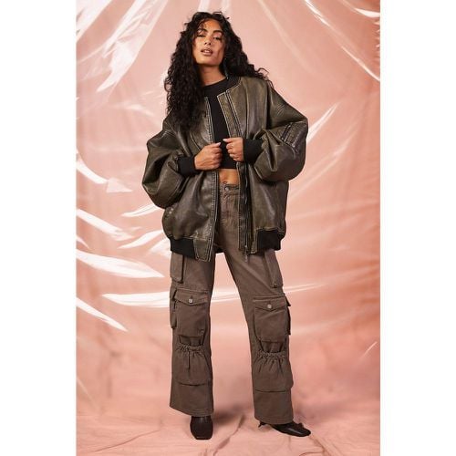 Giacca Bomber oversize in pelle sintetica effetto vintage - boohoo - Modalova