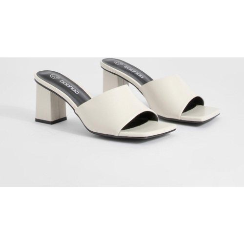 Sandali Mules con tacco basso a blocco - boohoo - Modalova