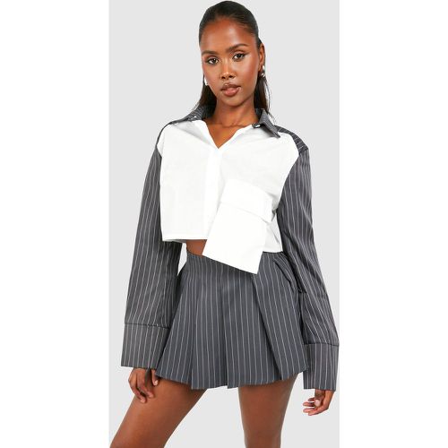 Camisa Crop Recta Con Mangas En Contraste - boohoo - Modalova