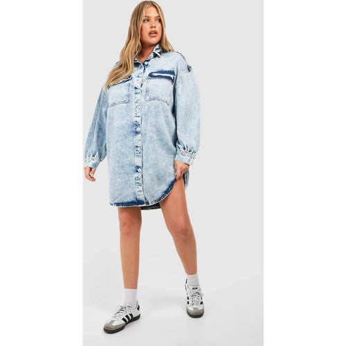 Vestito camicia Plus Size oversize in denim - boohoo - Modalova