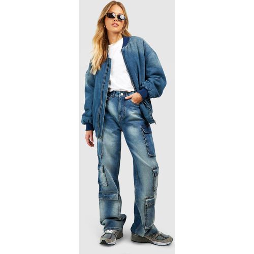 Jeans Cargo extra comodi in lavaggio vintage con tasche multiple - boohoo - Modalova