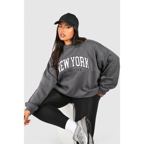 Felpa Plus Size oversize con applique New York - boohoo - Modalova