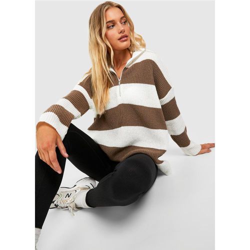 Maglione in maglia morbida a righe con zip corta - boohoo - Modalova