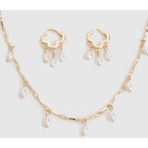 Multipaquete De Collar Y Pendientes De Aro Con Detalle De Perlas - boohoo - Modalova