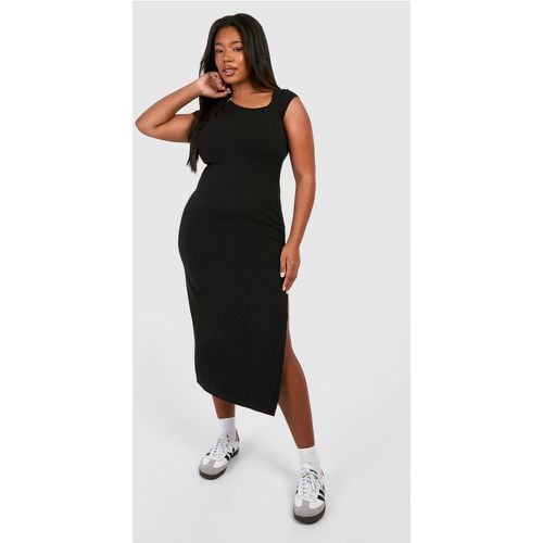 Vestito longuette Plus Size asimmetrico con ruches e maniche ad aletta - boohoo - Modalova