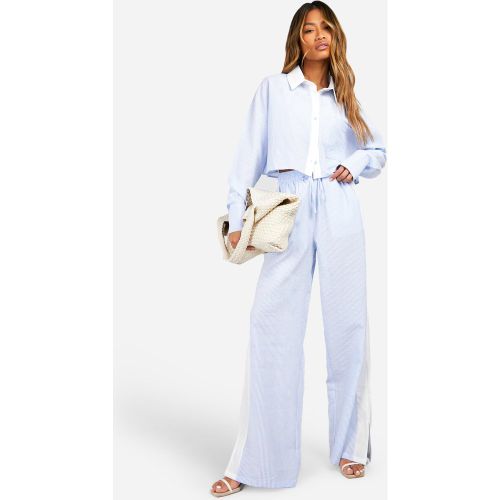 Pantaloni a gamba ampia effetto goffrato con righe a contrasto - boohoo - Modalova