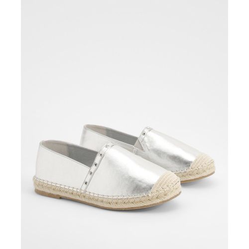 Espadrillas a calzata ampia con borchie - boohoo - Modalova