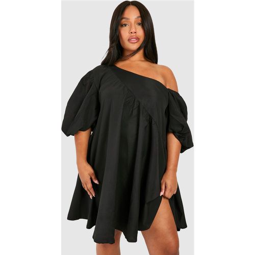 Vestito grembiule Plus Size asimmetrico con spalle scoperte - boohoo - Modalova