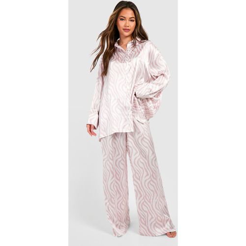 Set pigiama oversize in raso con stampa zebrata tono su tono - boohoo - Modalova