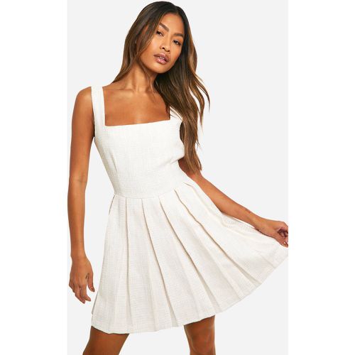 Boucle Pleated Mini Dress, Blanco - boohoo - Modalova
