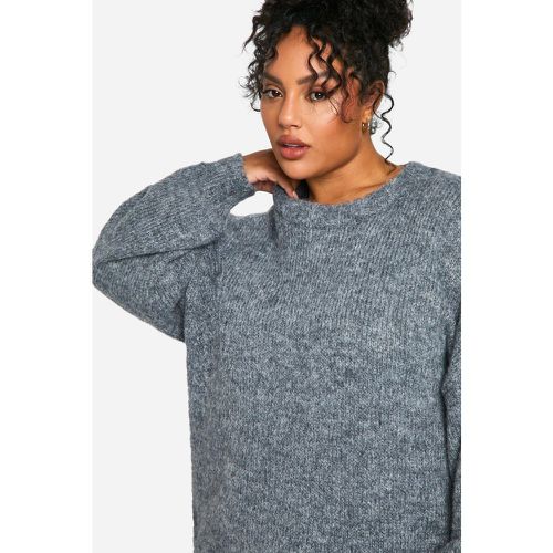 Maglione lungo Plus Size in maglia morbida - boohoo - Modalova