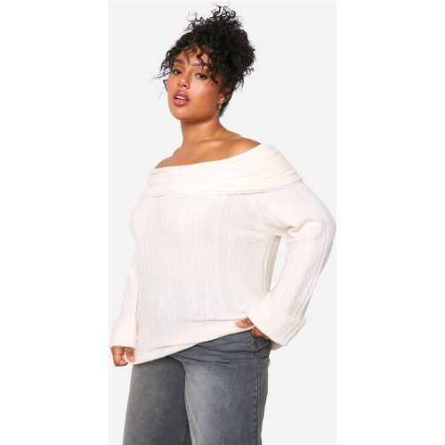 Maglione lungo Plus Size a coste con scollo Bardot e scollo - boohoo - Modalova