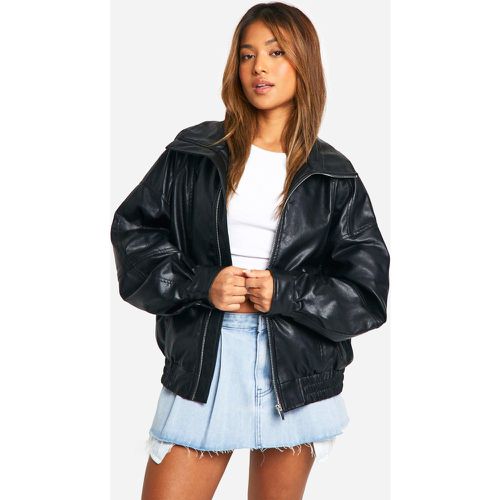 Chaqueta Bomber Petite Oversize De Cuero Sintético Con Detalle De Costuras - boohoo - Modalova