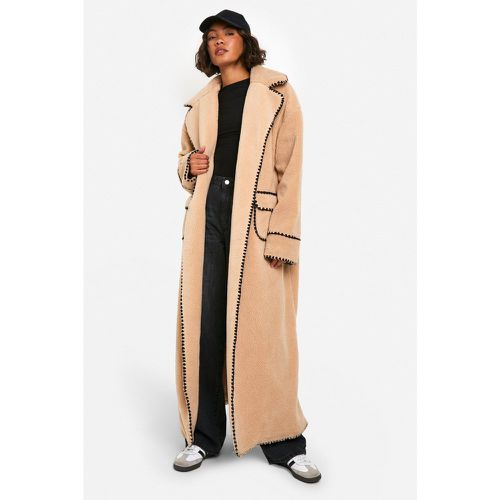 Giacca lunga Tall in fantasia Teddy con cuciture a effetto coperta - boohoo - Modalova