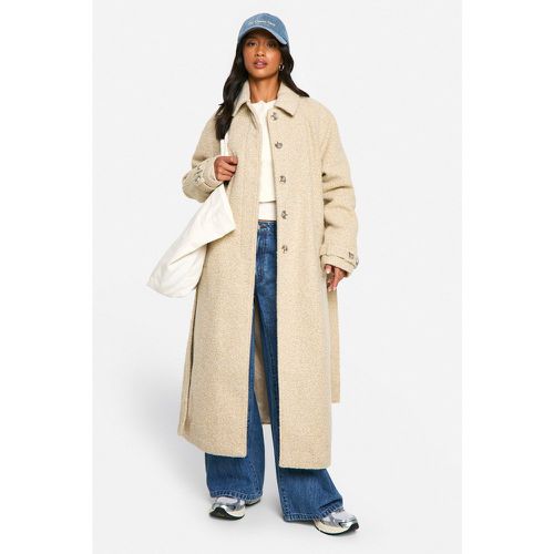 Cappotto Trench Petite lungo effetto lana in bouclé - boohoo - Modalova