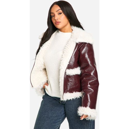 Chaqueta Plus De Vinilo Con Ribete De Pelo Sintético - boohoo - Modalova