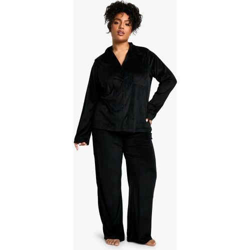 Set pigiama Plus Size in fleece in velours con bottoni - boohoo - Modalova