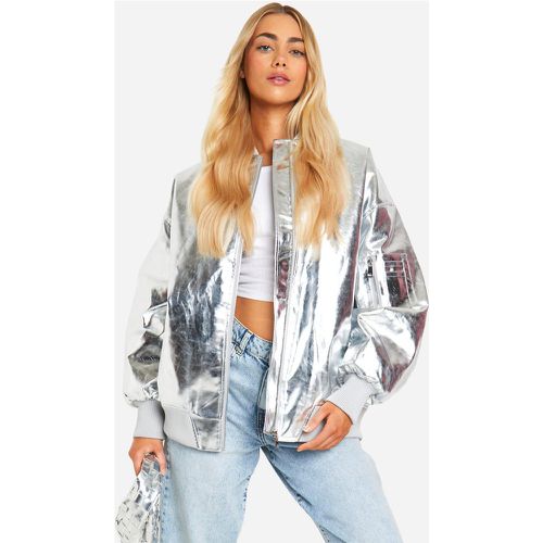 Chaqueta Bomber Oversize Metálica De Cuero Sintético - boohoo - Modalova