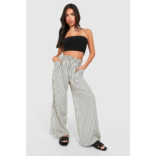 Pantalón Petite De Raya Diplomática - boohoo - Modalova