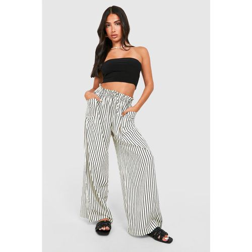 Pantaloni Petite a righe verticali - boohoo - Modalova