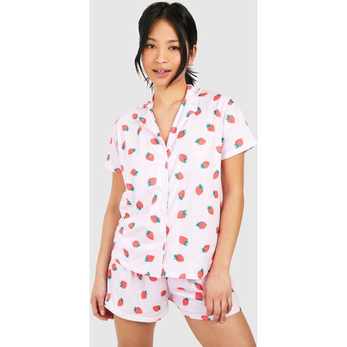 Petite 3 Piece Strawberry Short Pyjama Set - boohoo - Modalova