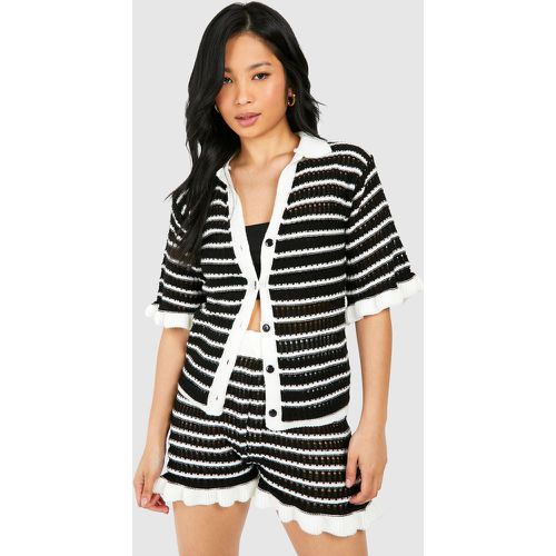 Petite Knitted Stripe Ruffle Shirt - boohoo - Modalova