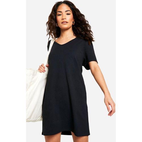 Vestido Camiseta Petite Oversize Básico Con Escote De Pico - boohoo - Modalova