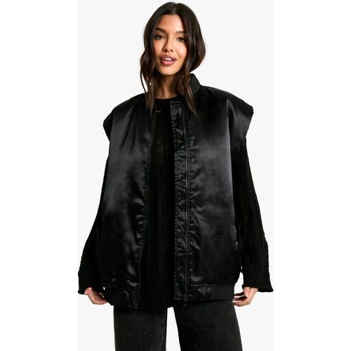 Giacca Bomber smanicata oversize in raso - boohoo - Modalova