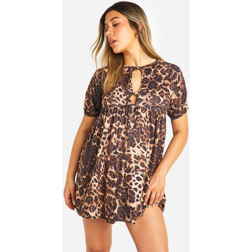 Vestito grembiule Premaman leopardato con laccetti frontali - boohoo - Modalova