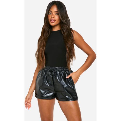 Pantaloncini boxer in PU effetto coccodrillo con laccetti in velluto a coste - boohoo - Modalova