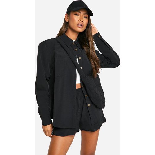 Camicia oversize in nylon, Nero - boohoo - Modalova