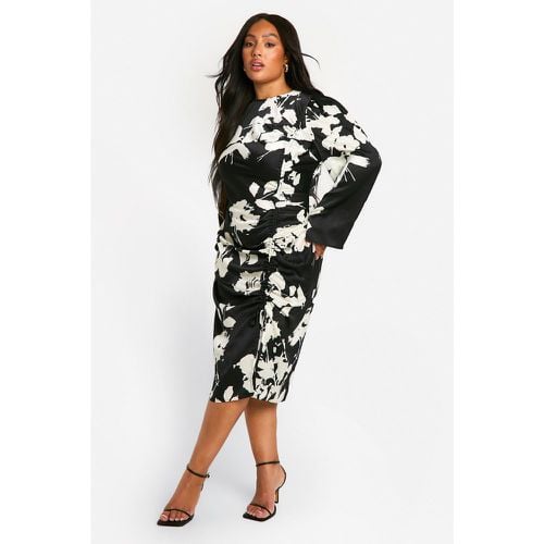 Vestito midi Plus Size a fiori con ruches - boohoo - Modalova