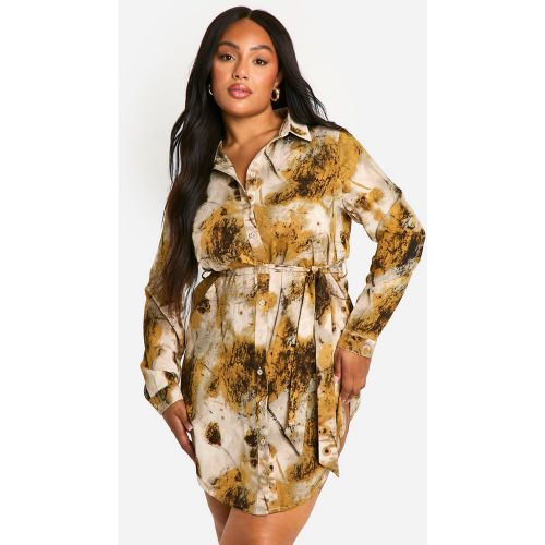 Vestito camicia Plus Size a macchie sfumate con stampa astratta e laccetti in vita - boohoo - Modalova