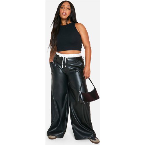 Pantaloni a gamba ampia Plus Size stile Boxer in raso con fascia in vita - boohoo - Modalova